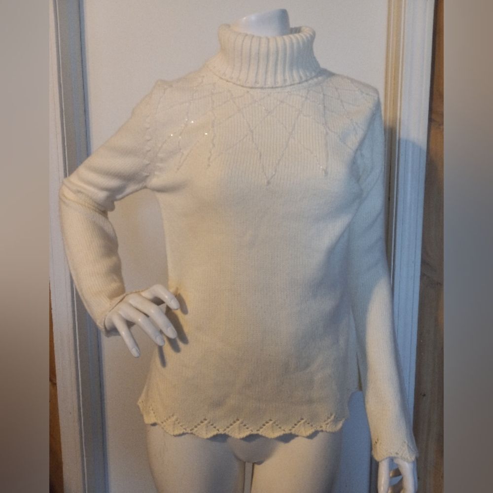 Jaclyn Smith Turtle Neck Sweater White/Pearl Size S